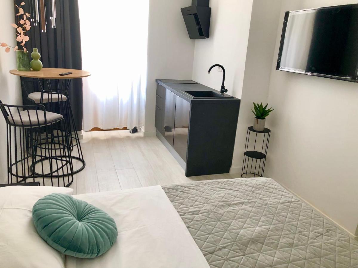Hedone City Luxury Apartments With Free Parking Pula Bagian luar foto